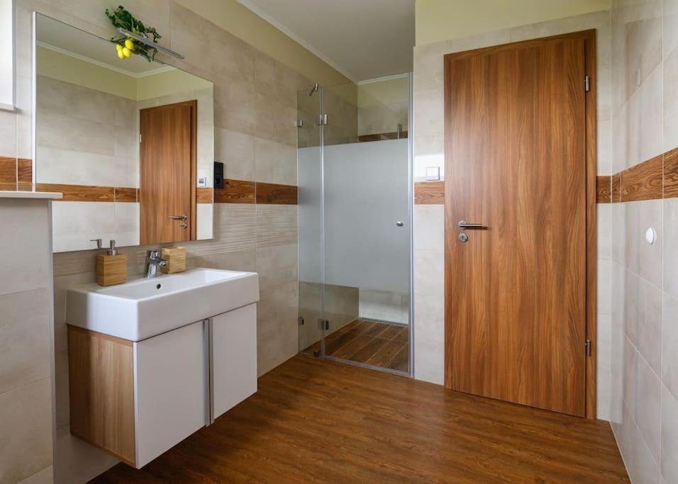 Abg House Ecser מראה חיצוני תמונה