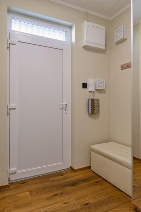 Abg House Ecser מראה חיצוני תמונה