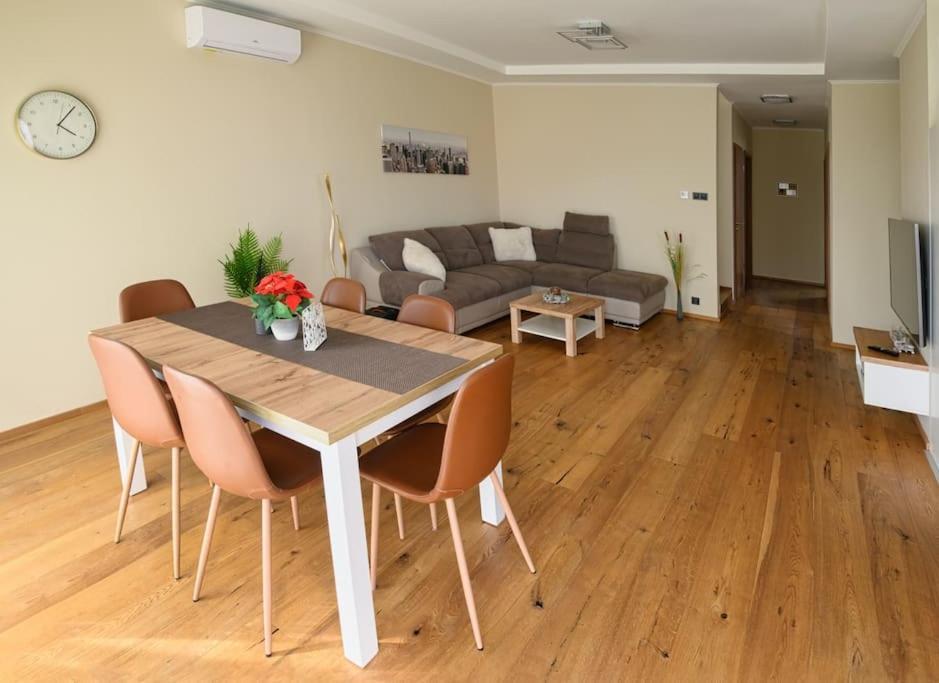 Abg House Ecser מראה חיצוני תמונה
