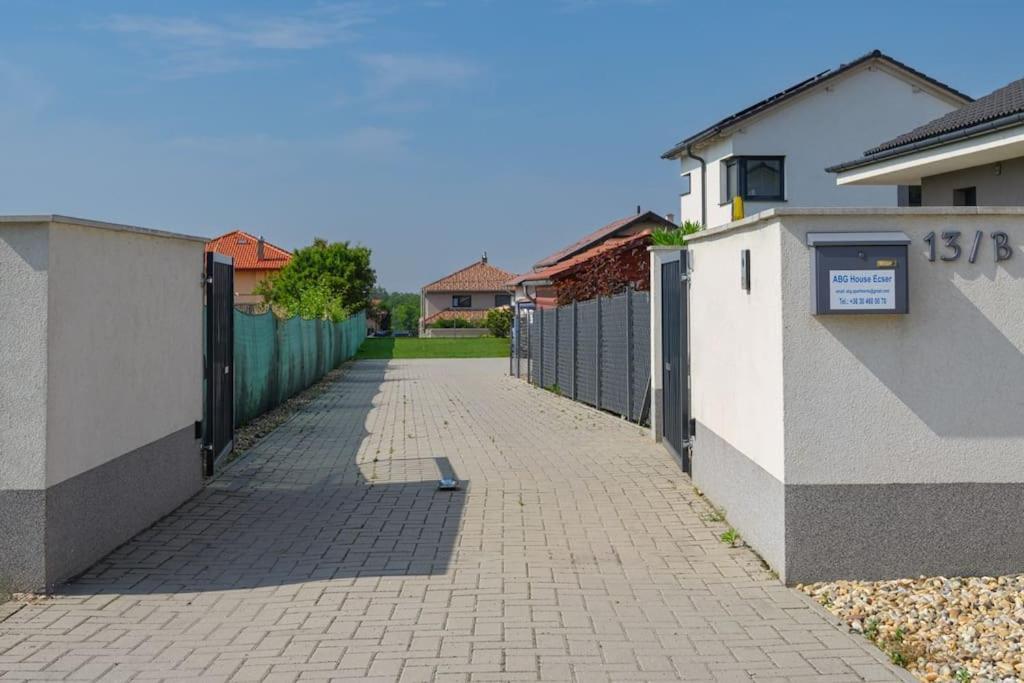 Abg House Ecser מראה חיצוני תמונה