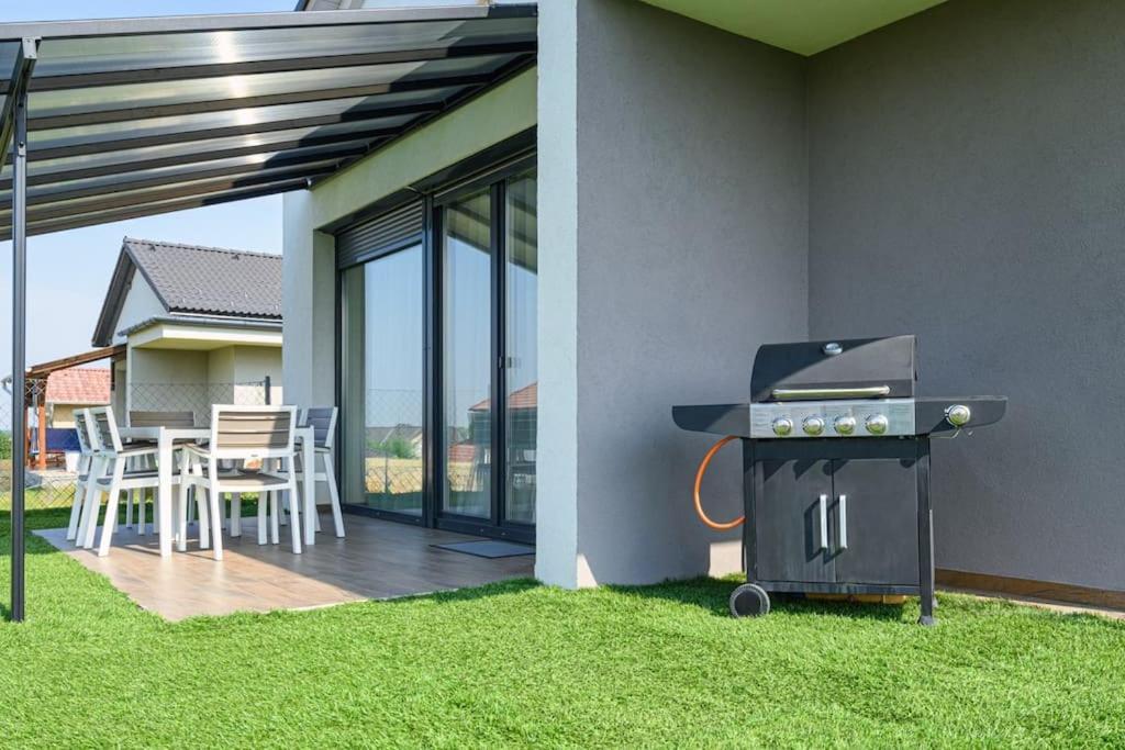 Abg House Ecser מראה חיצוני תמונה